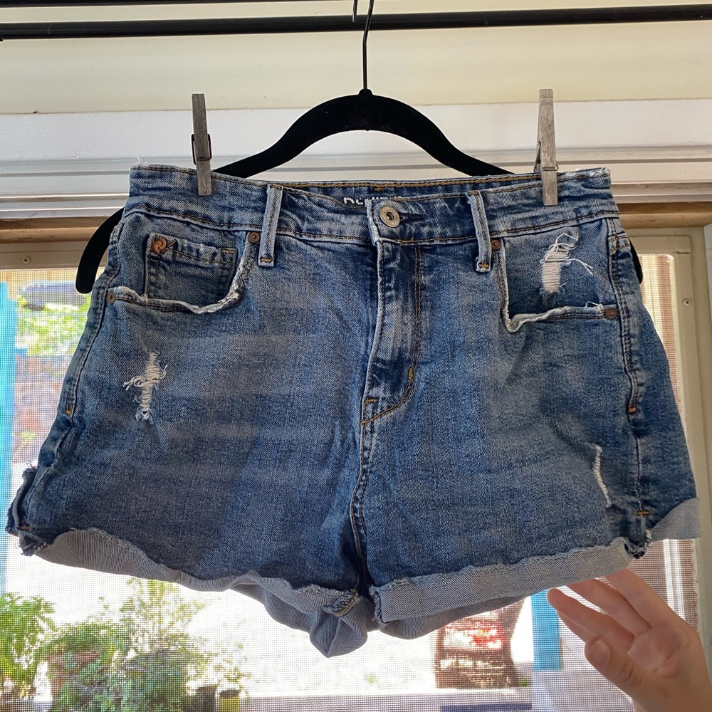 High waisted Levi Shorts! Size 26W 💙✨
